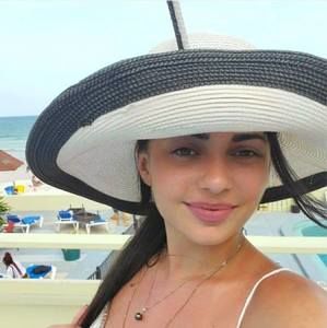 Meet your Posher, Enita